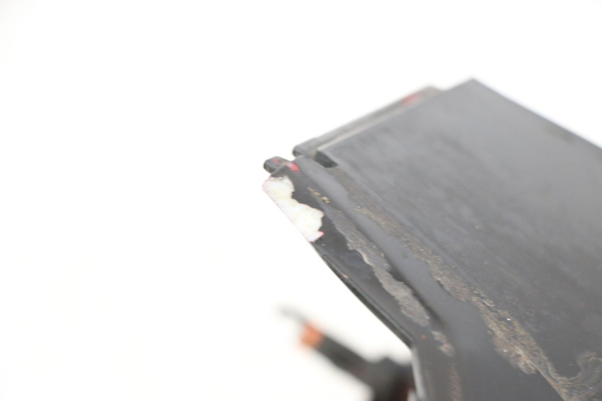 photo de REAR RIGHT PANEL PEUGEOT SPEEDFIGHT 3 LC 2T 50 (2009 - 2015) - Alternative perspective