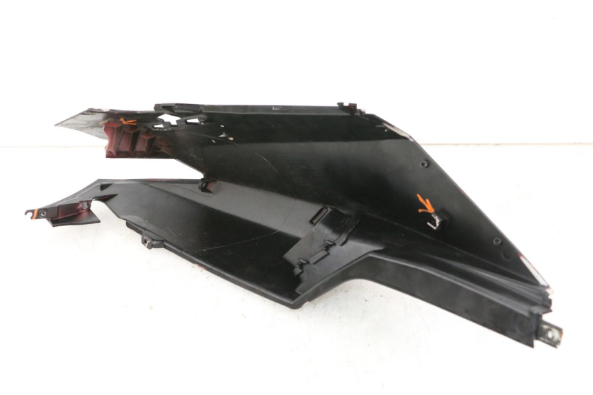 photo de REAR RIGHT PANEL PEUGEOT SPEEDFIGHT 3 LC 2T 50 (2009 - 2015) - Checked used part