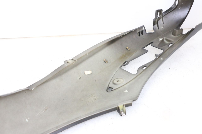photo de REAR RIGHT PANEL PIAGGIO BEVERLY 125 (1998 - 2005) - Zoom on usage condition