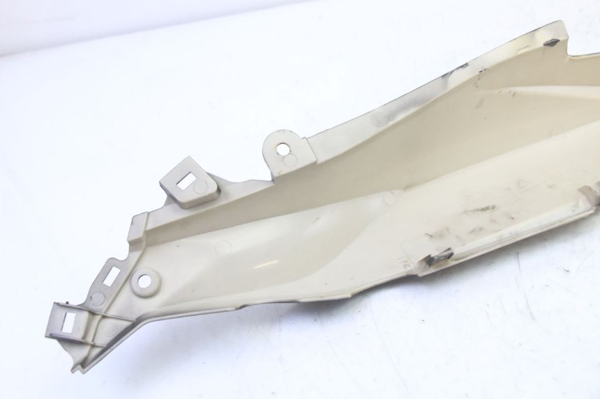 photo de RIGHT REAR PANEL MAG POWER R-STREET 50 (2016 - 2025) - Fixing points details