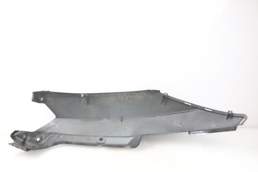 photo de RIGHT REAR SIDE PANEL DAELIM S2 FI 125 (2008 - 2017) - Fixing points details