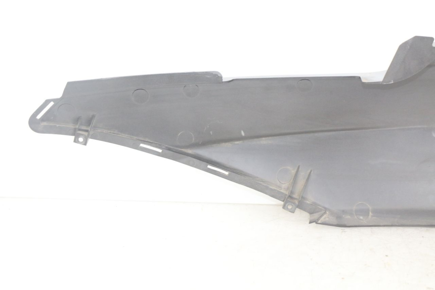 photo de RIGHT REAR SIDE PANEL DAELIM S2 FI 125 (2008 - 2017) - Fixing points details