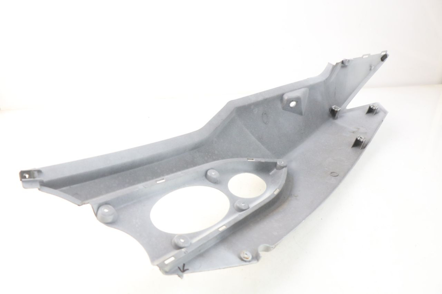 photo de RIGHT REAR SIDE PANEL DAELIM S3 125 (2010 - 2017) - Technical close-up