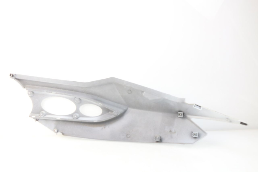 photo de RIGHT REAR SIDE PANEL DAELIM S3 125 (2010 - 2017) - Fixing points details