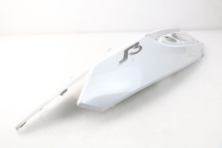 photo de RIGHT REAR SIDE PANEL DAELIM S3 125 (2010 - 2017) - Markings and original references