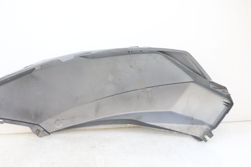 photo de RIGHT REAR SIDE PANEL PEUGEOT SATELIS 125 (2006 - 2009) - Alternative perspective