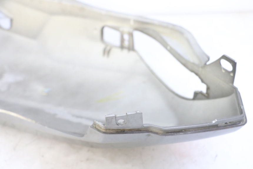 photo de REAR RIGHT PANEL PEUGEOT SATELIS 125 (2013 - 2018) - Zoom on usage condition