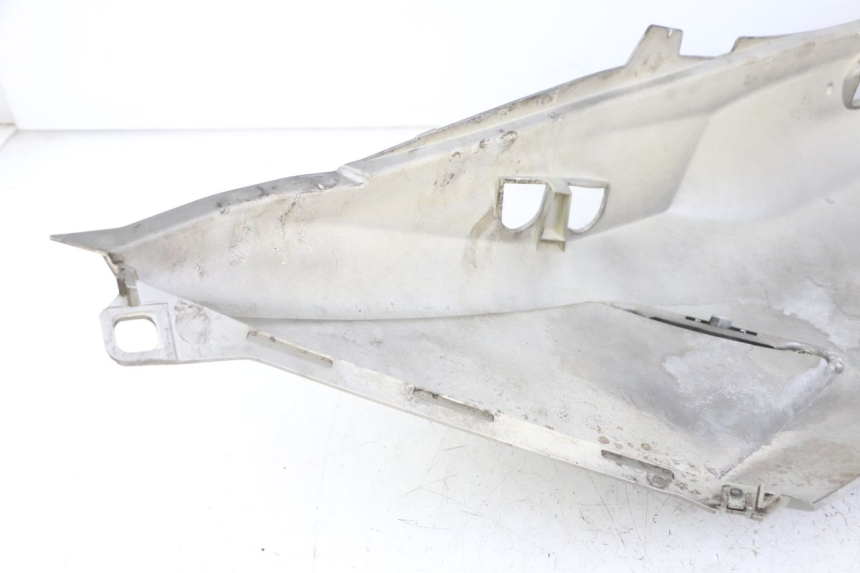 photo de REAR RIGHT PANEL PEUGEOT SATELIS 125 (2013 - 2018) - Technical close-up