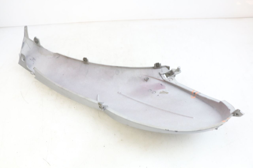 photo de RIGHT REAR SIDE PANEL APRILIA SCARABEO LIGHT 125 (2007 - 2011) - Zoom on usage condition