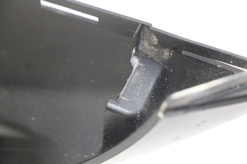 photo de RIGHT REAR SIDE PANEL SUZUKI SIXTEEN 125 (2008 - 2010) - Fixing points details