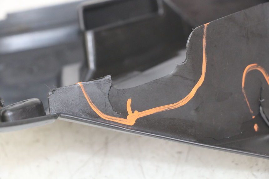 photo de RIGHT REAR SIDE PANEL SHERCO SM-R 50 (2018 - 2021) - Fixing points details