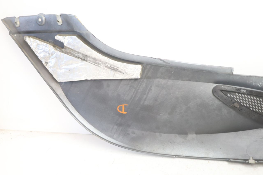 photo de REAR RIGHT PANEL CAN-AM SPYDER RS 1000 (2008 - 2012) - Surface and material condition