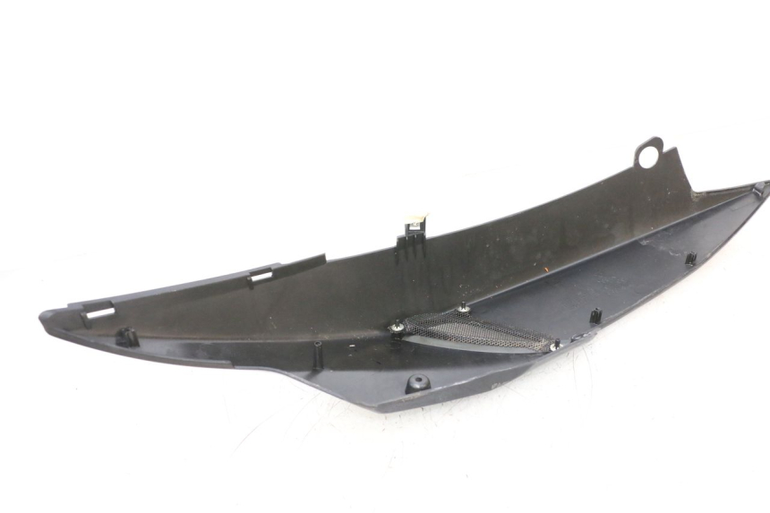 photo de REAR RIGHT PANEL APRILIA SR MOTARD 50 (2012 - 2018) - Fixing points details