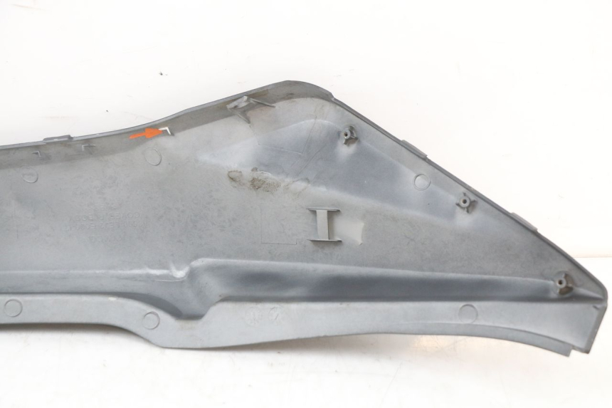 photo de REAR RIGHT PANEL KYMCO SUPER 8 4T 50 (2018 - 2020) - Surface and material condition