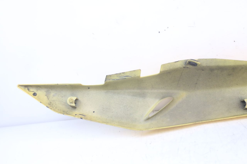 photo de REAR RIGHT PANEL SUZUKI GS F 500 (2004 - 2007) - Surface and material condition