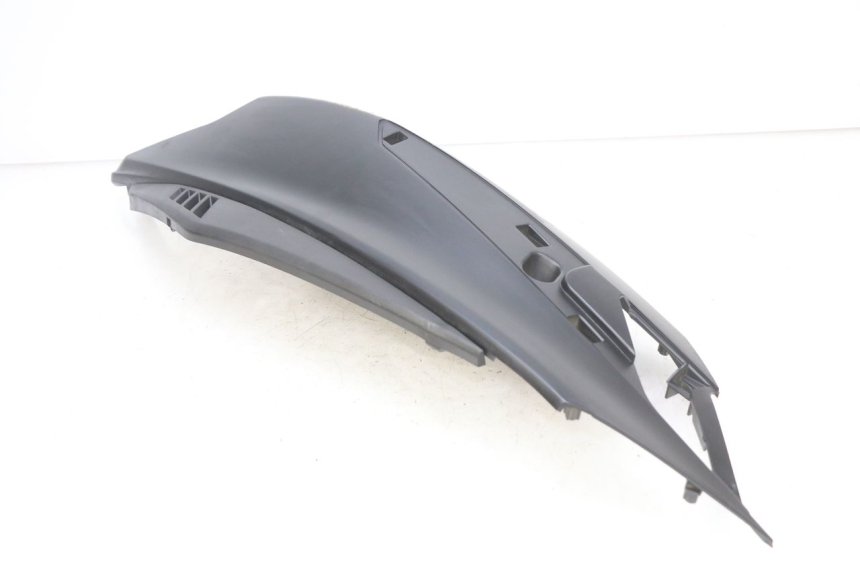 photo de RIGHT REAR SIDE PANEL APRILIA SXR 50 (2021 - 2023) - Alternative perspective