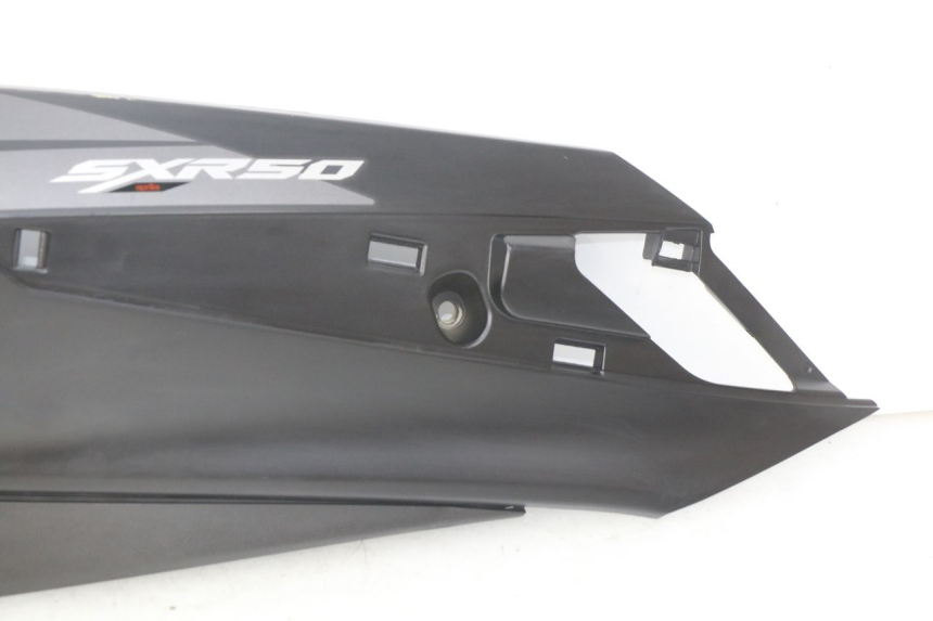 photo de RIGHT REAR SIDE PANEL APRILIA SXR 50 (2021 - 2023) - Surface and material condition