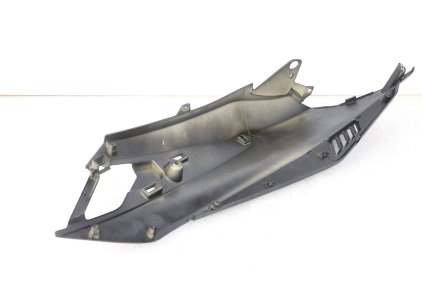 photo de RIGHT REAR SIDE PANEL APRILIA SXR 50 (2021 - 2023) - Alternative perspective