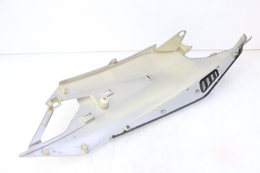 photo de RIGHT REAR SIDE PANEL APRILIA SXR 50 (2021 - 2023) - Zoom on usage condition