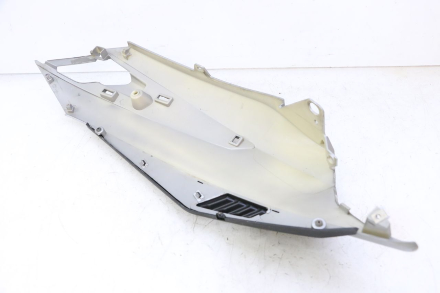 photo de RIGHT REAR SIDE PANEL APRILIA SXR 50 (2021 - 2023) - Technical close-up