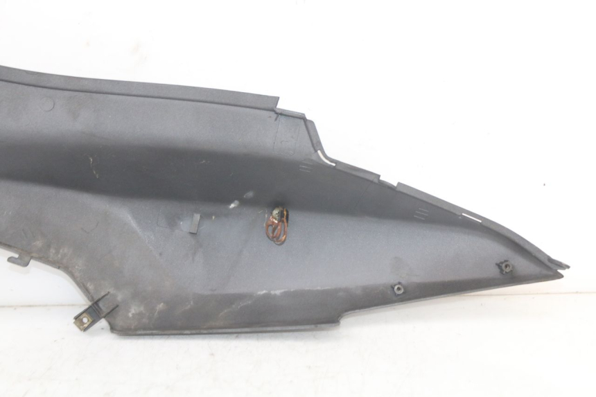 photo de REAR RIGHT PANEL SYM ORBIT 2 4T 50 (2008 - 2017) - Surface and material condition