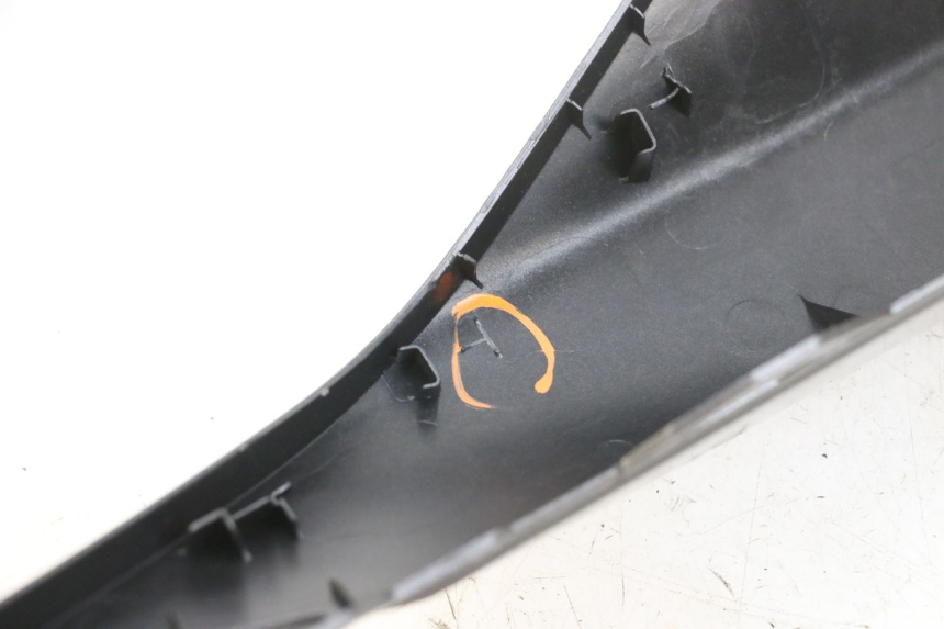 photo de REAR RIGHT PANEL YAMAHA TRICITY 300 (2020 - 2024) - Technical close-up