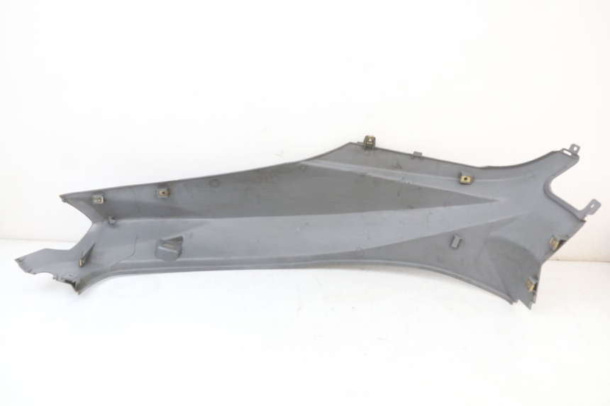 photo de REAR RIGHT PANEL PEUGEOT TWEET 125 (2018 - 2021) - Technical close-up