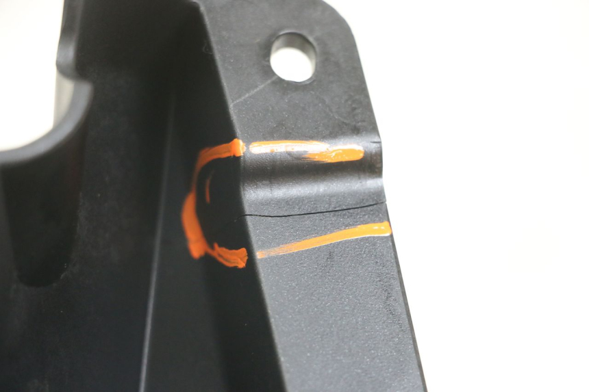 photo de RIGHT REAR SIDE PANEL KAWASAKI VERSYS ABS 650 (2015 - 2018) - Technical close-up