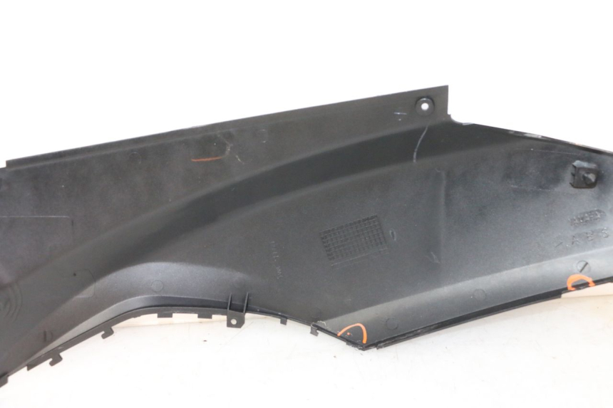 photo de REAR RIGHT PANEL MBK WAAP 125 (2008 - 2013) - Fixing points details