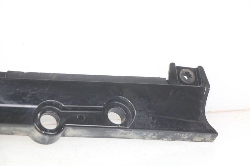 photo de RIGHT REAR SIDE PANEL SYM WOLF SB 125 (2011 - 2018) - Distinctive features