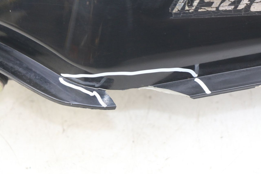 photo de RIGHT REAR SIDE PANEL SYM WOLF SB 125 (2011 - 2018) - Technical close-up