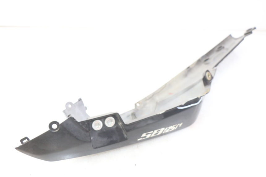 photo de RIGHT REAR SIDE PANEL SYM WOLF SB 125 (2011 - 2018) - Markings and original references