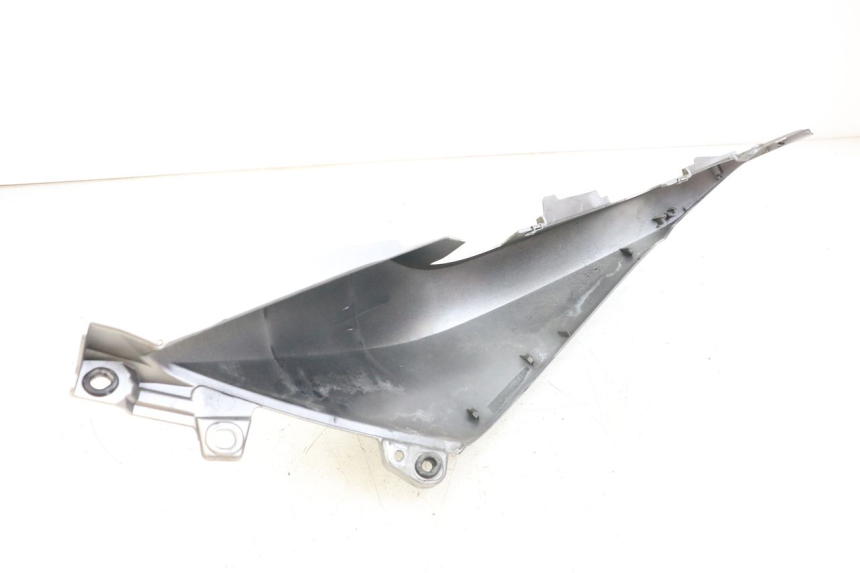 photo de RIGHT REAR SIDE PANEL YAMAHA XMAX X-MAX ABS 125 (2017 - 2020) - Alternative perspective