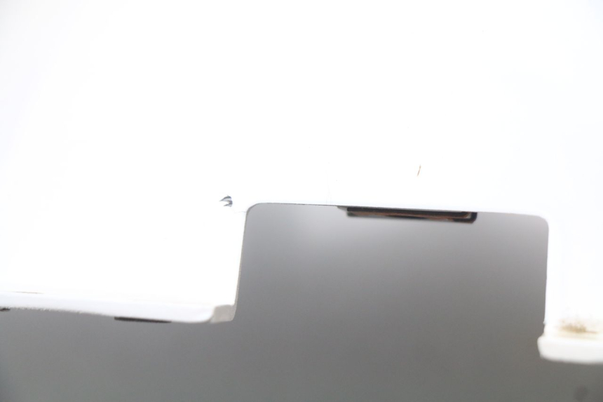 photo de RIGHT REAR SIDE PANEL YAMAHA XMAX X-MAX 125 (2006 - 2009) - Fixing points details