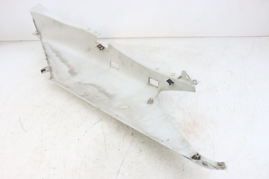 photo de RIGHT REAR SIDE PANEL YAMAHA X-MAX XMAX 250 (2006 - 2009) - Zoom on usage condition