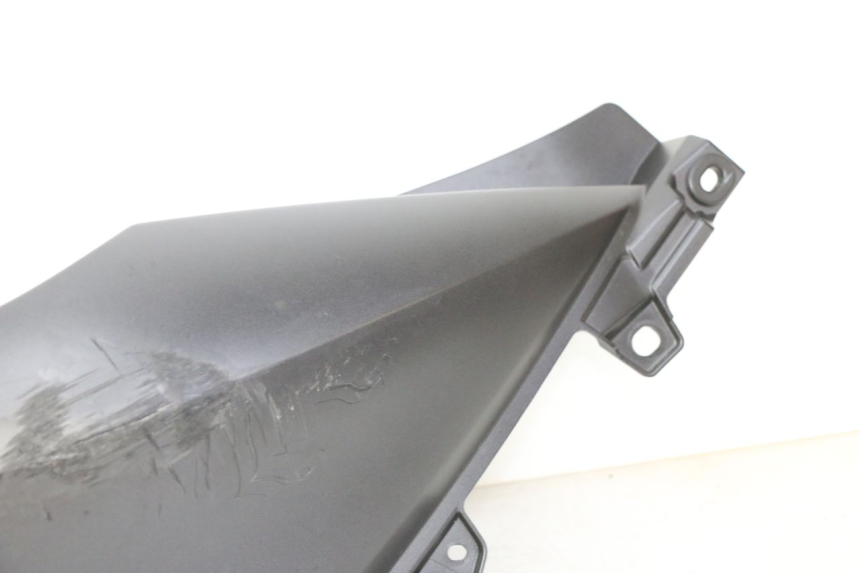 photo de REAR RIGHT PANEL YAMAHA XMAX X-MAX 125 (2021 - 2025) - Distinctive features