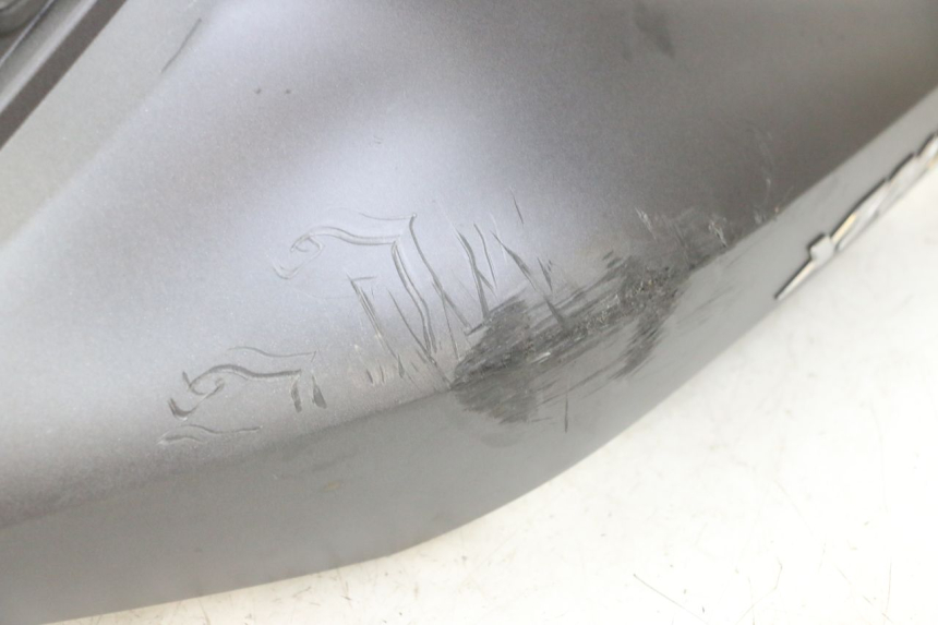 photo de REAR RIGHT PANEL YAMAHA XMAX X-MAX 125 (2021 - 2025) - Zoom on usage condition