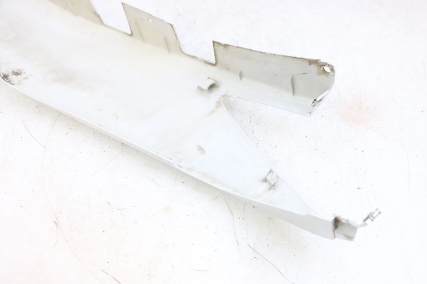 photo de REAR RIGHT PANEL YAMAHA X-MAX XMAX 125 (2010 - 2013) - Technical close-up