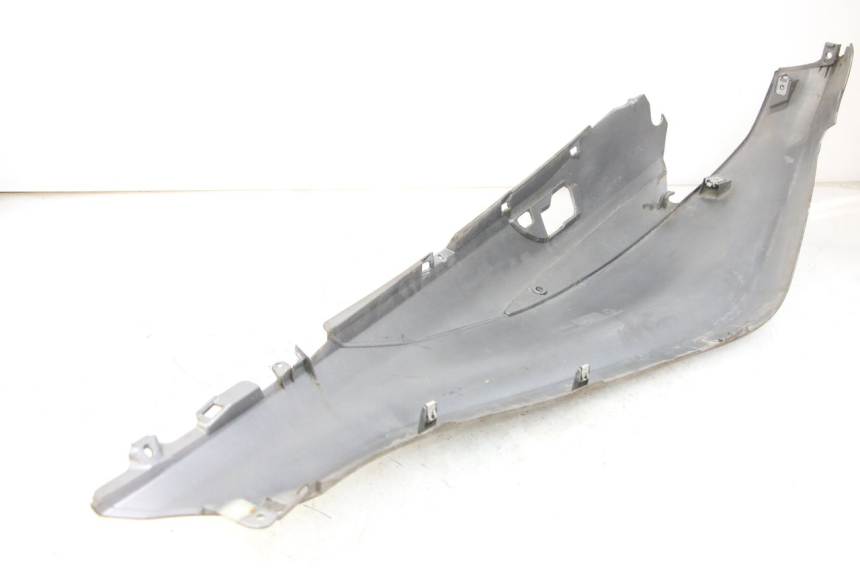 photo de REAR RIGHT PANEL PIAGGIO X10 125 (2012 - 2017) - Alternative perspective
