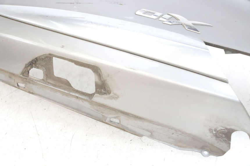 photo de REAR RIGHT PANEL PIAGGIO X10 125 (2012 - 2017) - Markings and original references