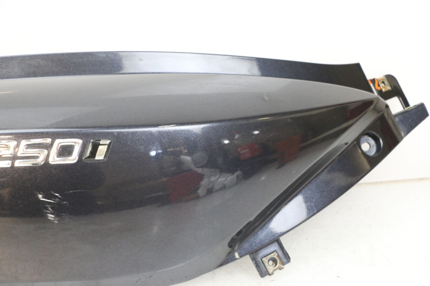 photo de REAR RIGHT SIDE PANEL KYMCO XCITING 250 (2006 - 2009) - Additional view of the item