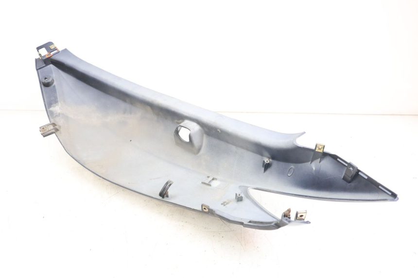 photo de REAR RIGHT SIDE PANEL KYMCO XCITING 250 (2006 - 2009) - Alternative perspective