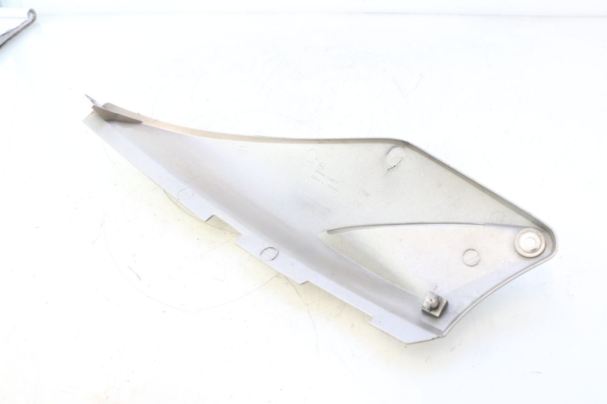 photo de REAR RIGHT PANEL HONDA XLV VARADERO 125 (2007 - 2012) - Fixing points details