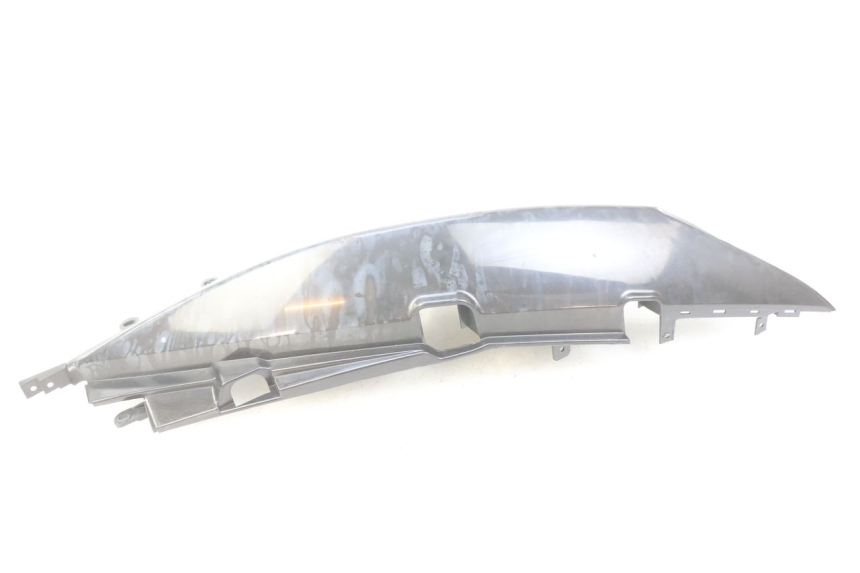 photo de RIGHT REAR SIDE PANEL YAMAHA XP T-MAX TMAX ABS 500 (2004 - 2007) - Zoom on usage condition