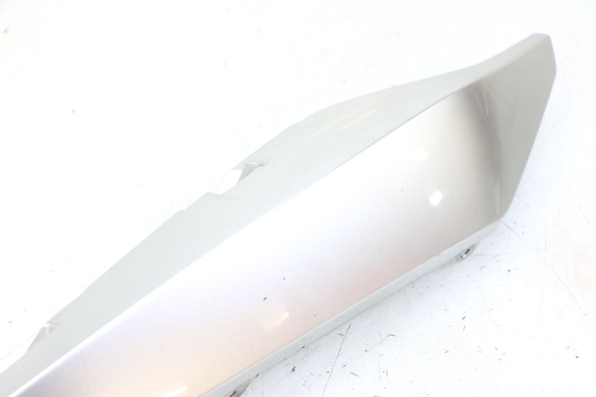 photo de REAR RIGHT PANEL YAMAHA XJ6 600 (2008 - 2016) - Zoom on usage condition