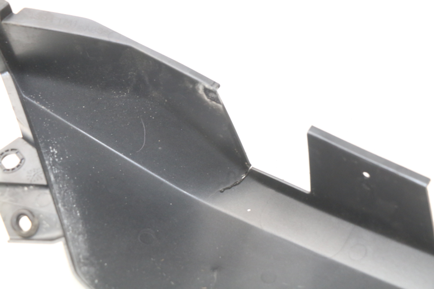 photo de REAR RIGHT PANEL YAMAHA YP X-MAX XMAX 400 (2014 - 2017) - Surface and material condition