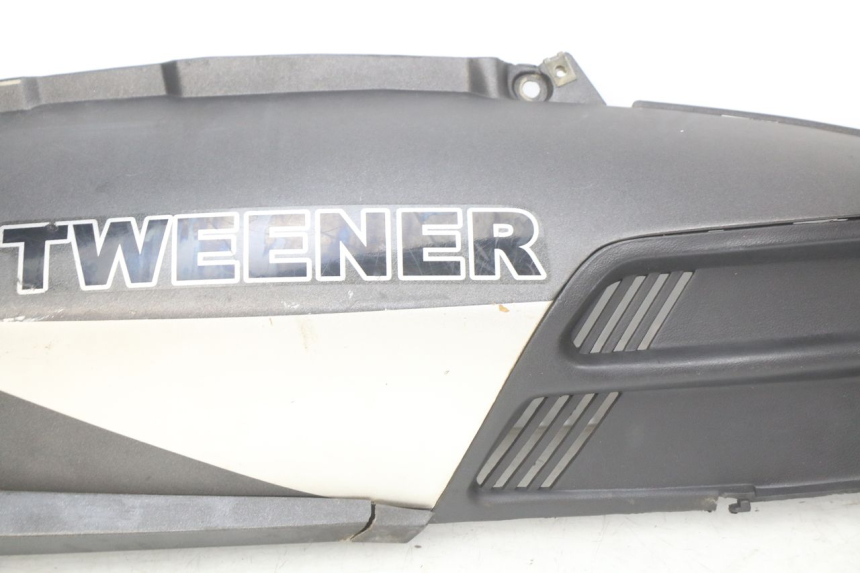 photo de RIGHT REAR SIDE PANEL YIYING YY50QT-10 50 (2007 - 2022) - Distinctive features