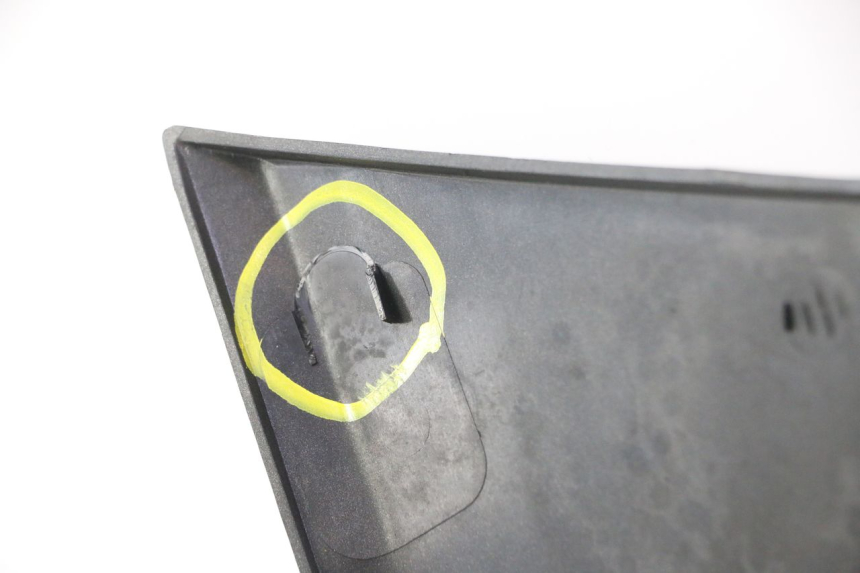 photo de REAR RIGHT PANEL KAWASAKI ZZR 600 (1995 - 2004) - High-resolution close-up