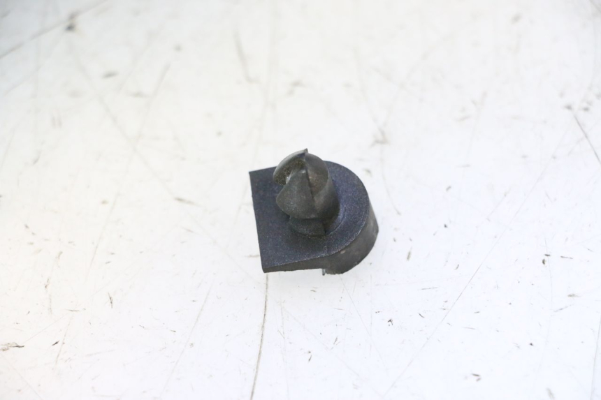 photo de REAR RIGHT PANEL KAWASAKI ZZR 600 (1995 - 2004) - Fixing points details