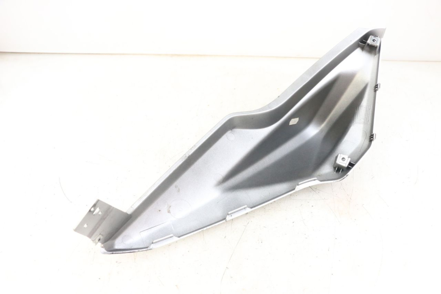 photo de LEFT REAR SIDE PANEL YAMAHA AEROX 2T 50 (2013 - 2017) - Alternative perspective